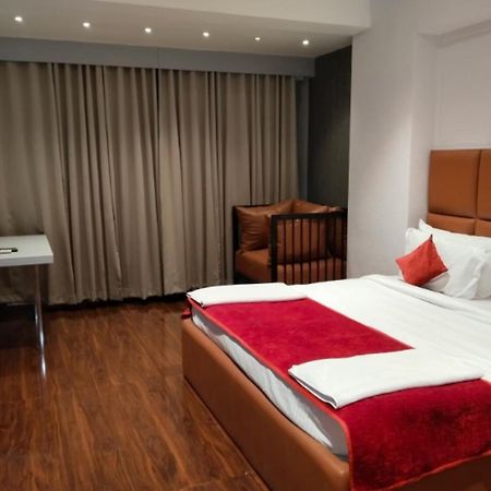 Hotel Balaji Central Ratlām Exteriör bild
