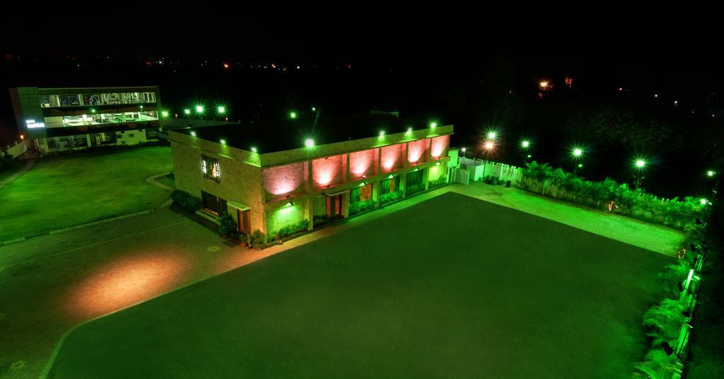 Hotel Balaji Central Ratlām Exteriör bild